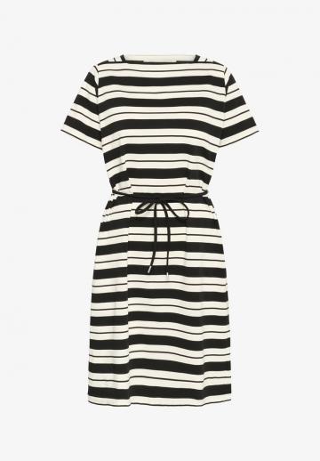 Вязаное платье