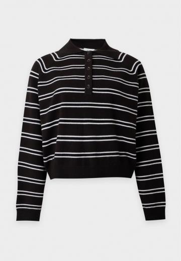 Вязаный пуловер