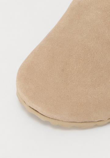 Шлепанцы