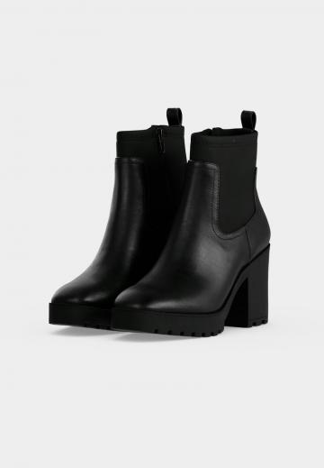 Высокие сапоги