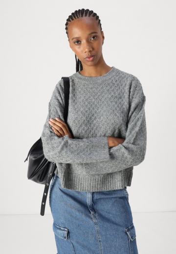 Вязаный пуловер