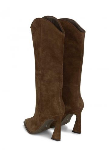 Высокие сапоги