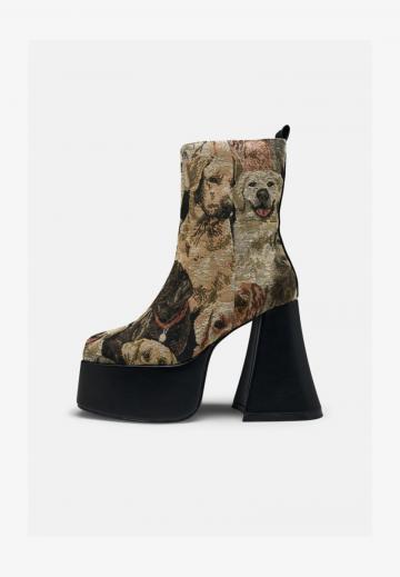 Полусапожки на высоком каблуке