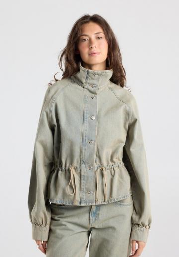 Джинсовая куртка