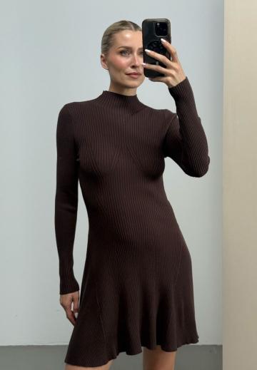 Вязаное платье