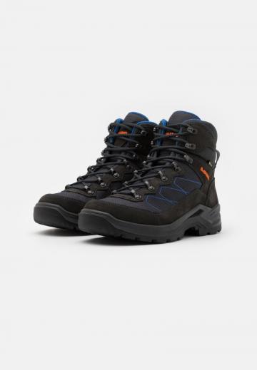 Кроссовки