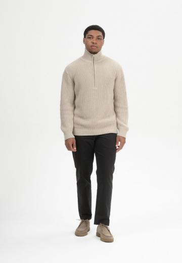 Вязаный пуловер