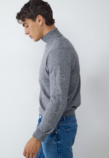 Вязаный пуловер