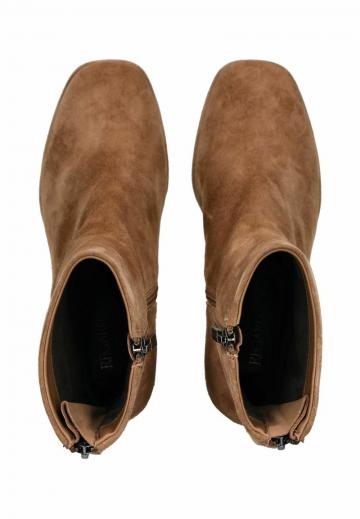 Полусапожки на высоком каблуке