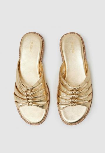 Шлепанцы