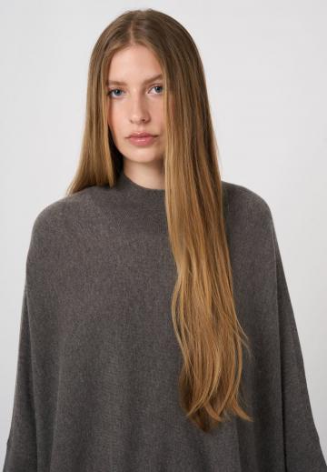 Вязаный пуловер