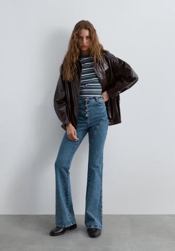 Клешеные джинсы