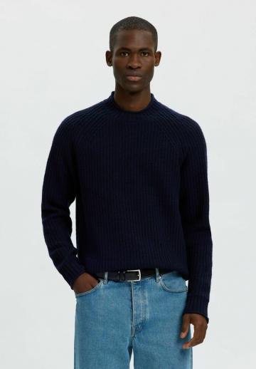 Вязаный пуловер