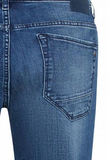 Узкие джинсы
