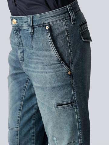 Короткие джинсы