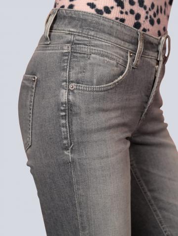 Узкие джинсы