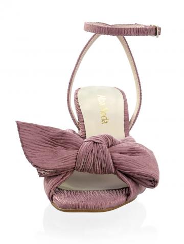 Туфли на высоком каблуке