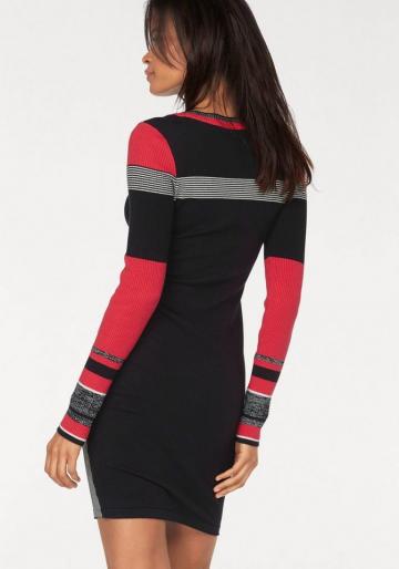 Вязаное платье