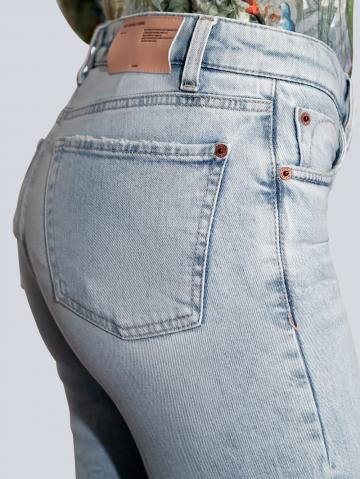 Короткие джинсы