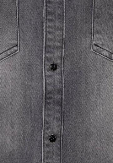 Джинсовая рубашка