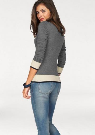 Вязаный пуловер