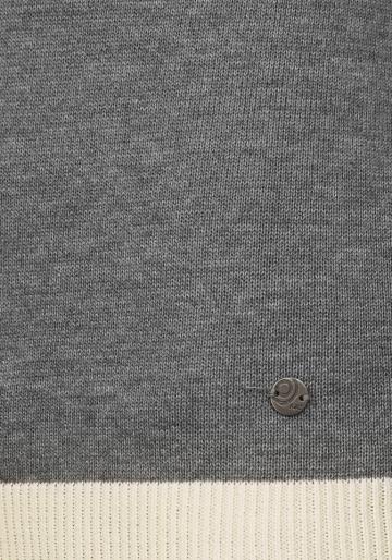 Вязаный пуловер