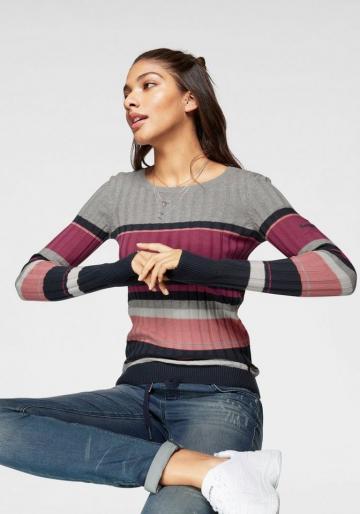 Вязаный пуловер