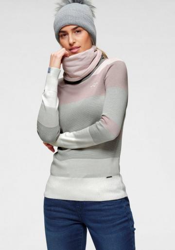 Вязаный пуловер