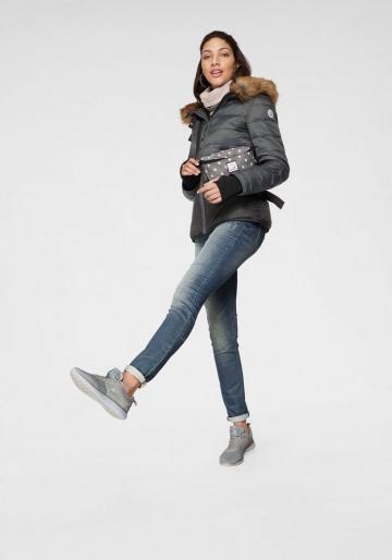 Вязаный пуловер