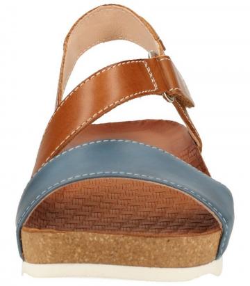 Босоножки на танкетке 