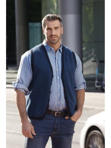 Вязаный жилет