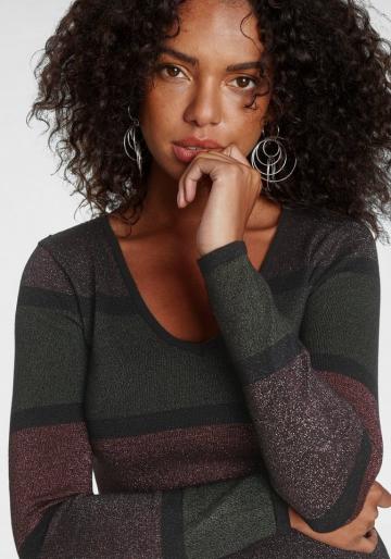 Вязаное платье