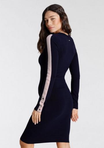 Вязаное платье