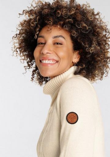 Вязаный пуловер