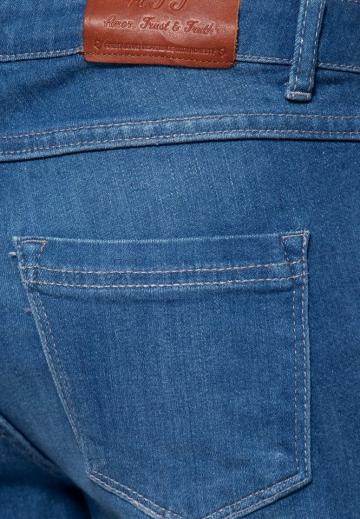 Джинсовые шорты