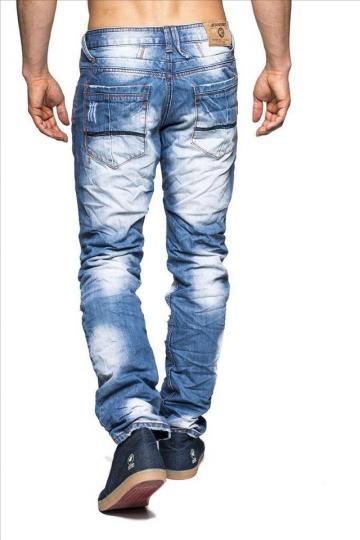 Прямые мужские джинсы 