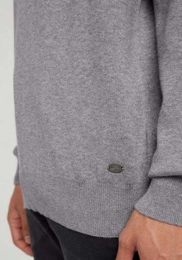 Вязаный пуловер