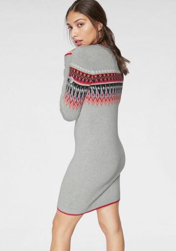 Вязаное платье