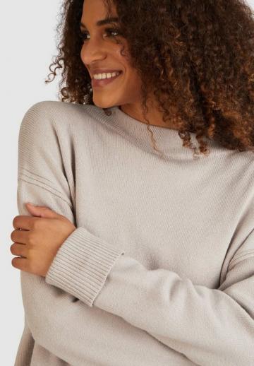 Вязаный пуловер