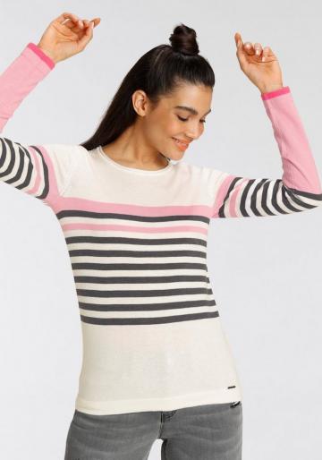 Вязаный пуловер