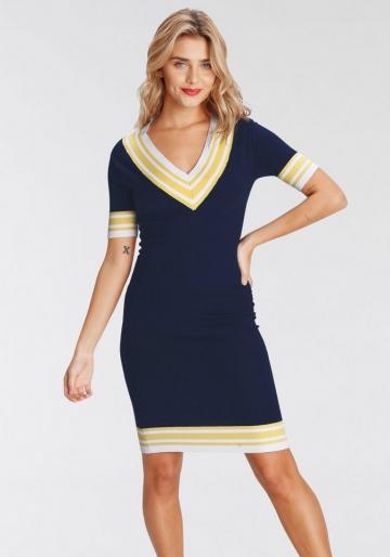 Вязаное платье