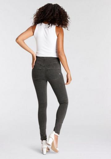 Узкие джинсы