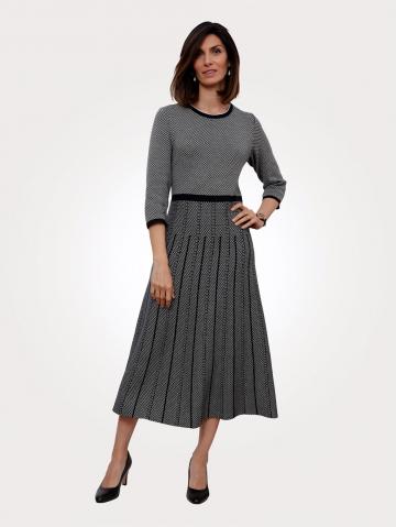 Вязаное платье