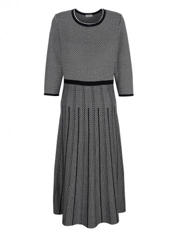 Вязаное платье