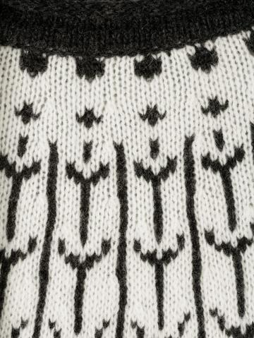 Вязаный пуловер