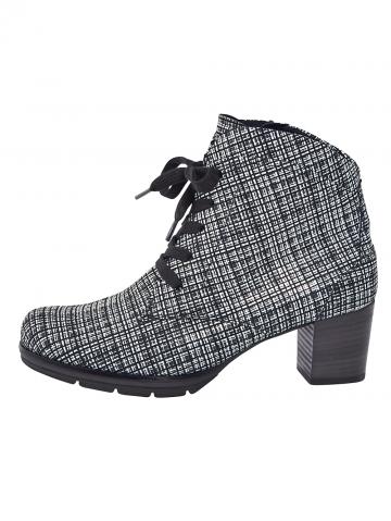 Сапожки на шнуровке