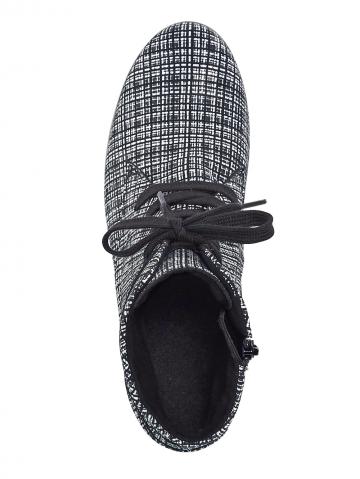 Сапожки на шнуровке