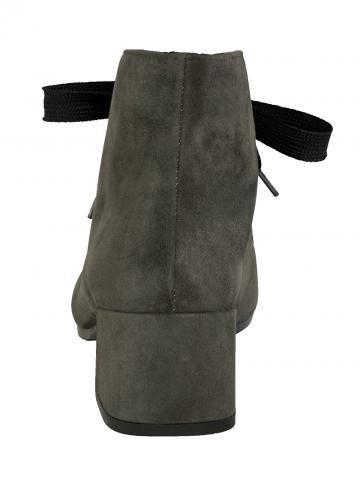 Сапожки на шнуровке