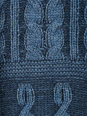 Вязаный пуловер