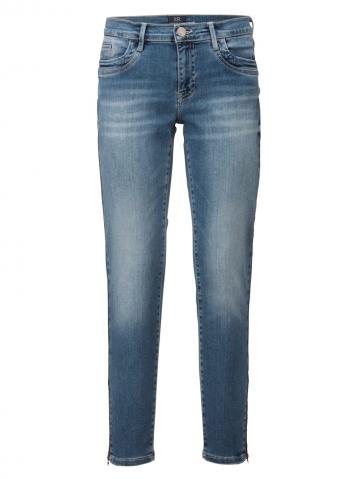 Короткие джинсы